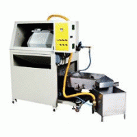 Automatic barrel cleaning machine with vibratory separator
