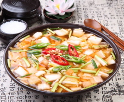 Jeoldae Watery Kimchi made of sliced radish