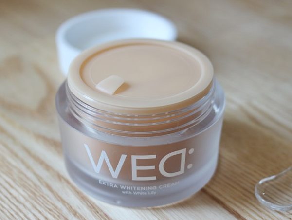 new-wednesday-cosmetics-extra-whitening-cream-with-white-lily-3