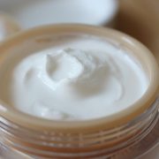 new-wednesday-cosmetics-extra-whitening-cream-with-white-lily-4