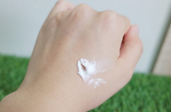 new-wednesday-cosmetics-extra-whitening-cream-with-white-lily-6